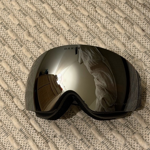 Oakley Flight Deck Snow Goggles - Mirrored Black and Silver (BRAND NEW IN BOX) - Picture 8 of 8
